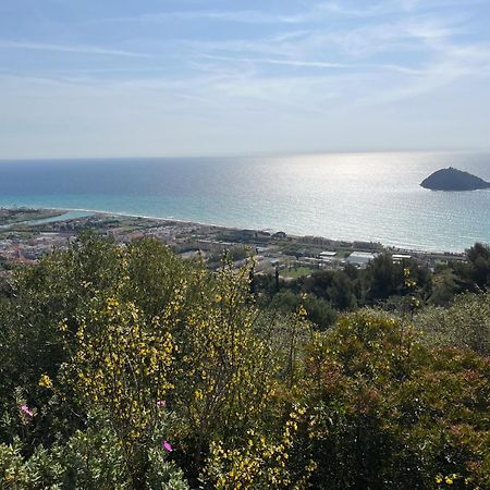 Nicoletta Rivieraholiday Albenga Exterior photo