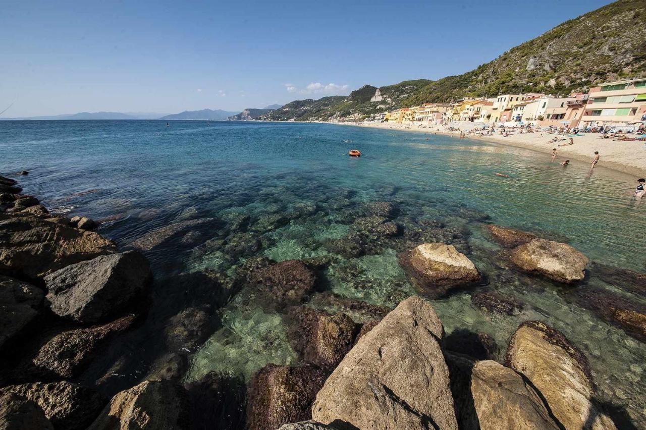Nicoletta Rivieraholiday Albenga Exterior photo